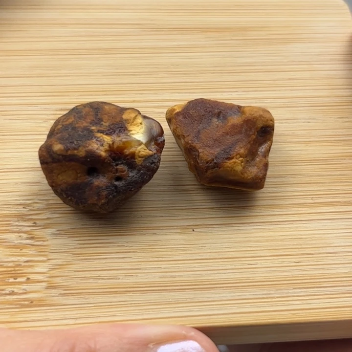 ****宇未镶嵌琥珀裸石陈