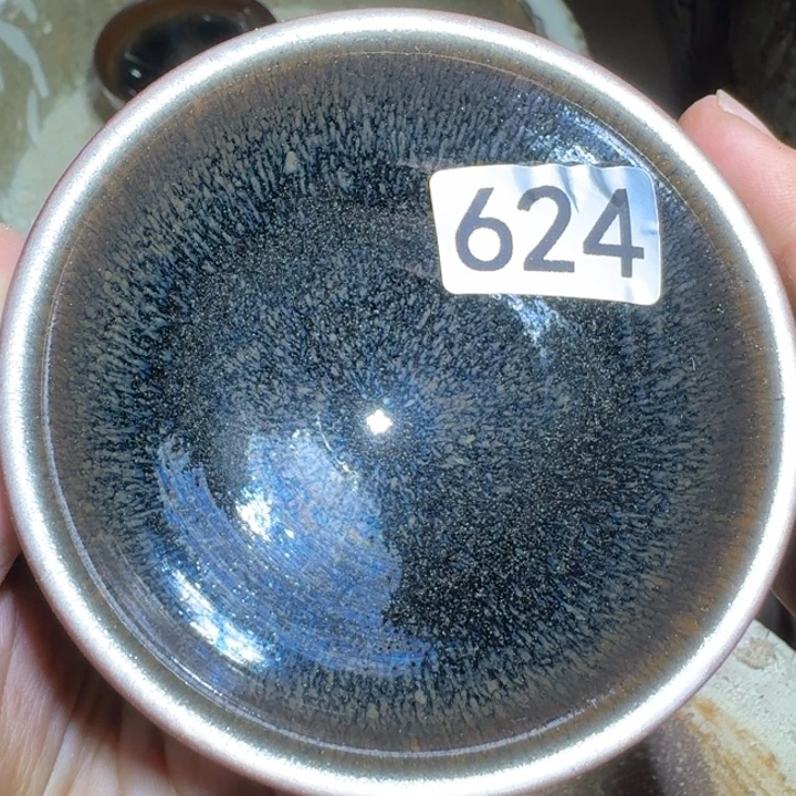 茶盏提出解决贫困户困难户饮水