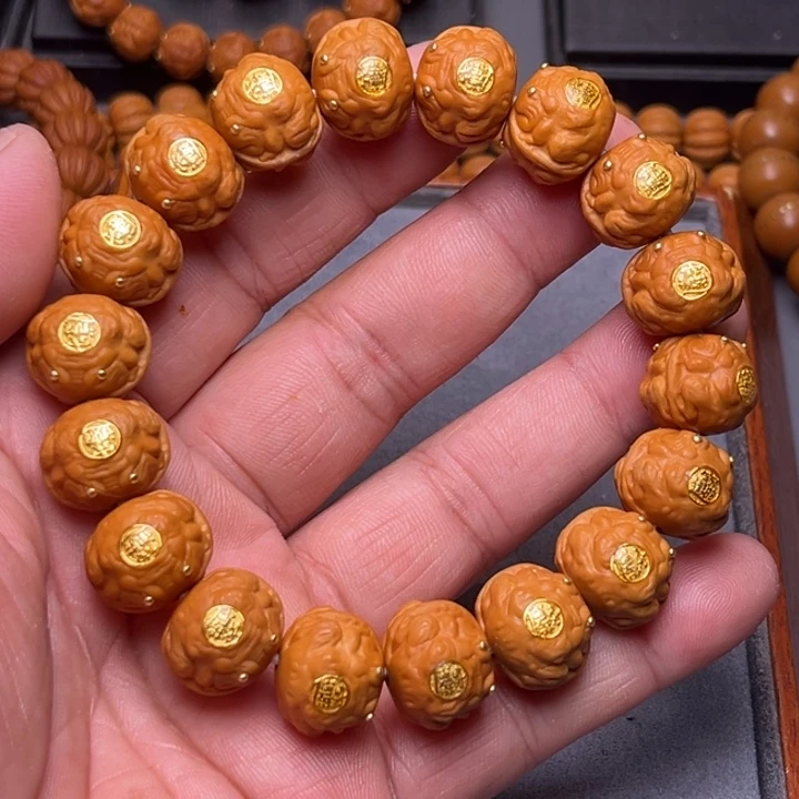 猴头核桃吊坠金金蟾王