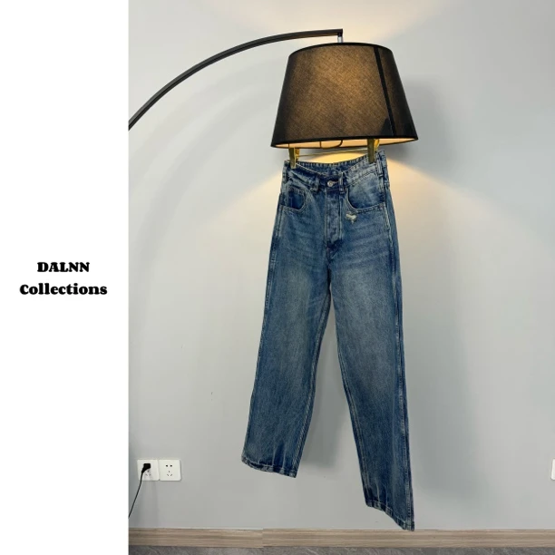 DALNN Collections｜25早春新品 后腰巴黎扣简约洗水直筒牛仔裤 女