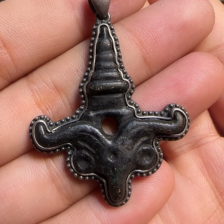 匿***友拍…………………………………………