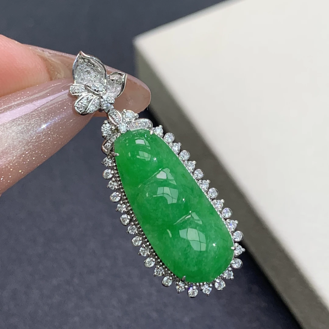 新品推荐·18K金冰起胶浓阳绿豆子福豆翡翠玉石缅A吊坠时尚气质