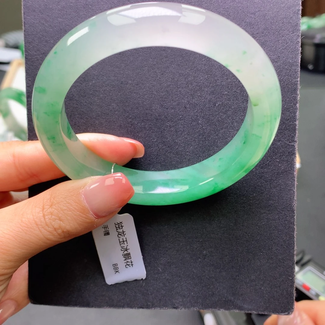 石英质玉（非洲翠）未镶嵌手镯