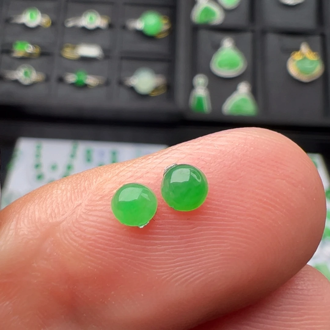 点***妈翡翠未镶嵌颈饰蛋面3.7