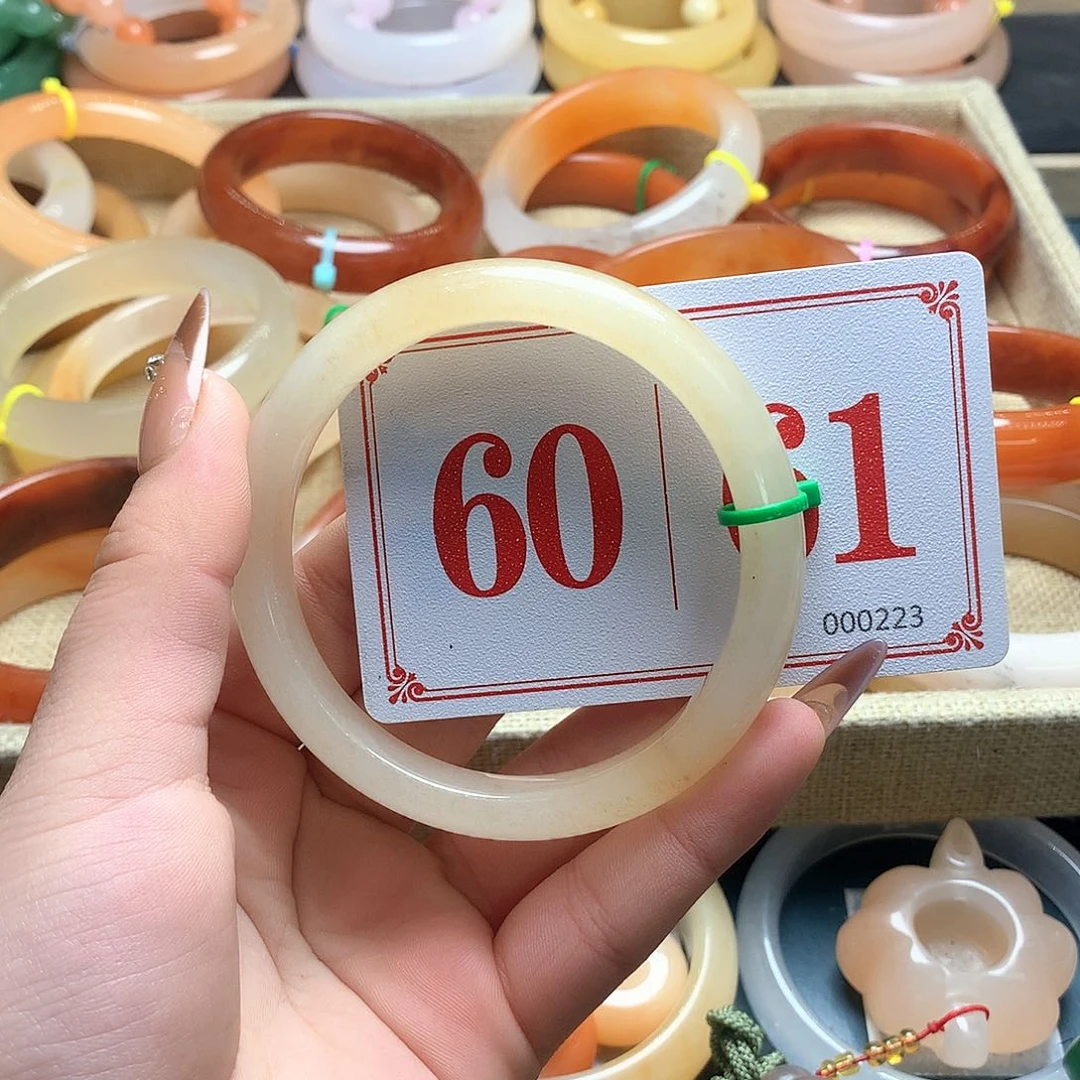 未镶嵌石英质玉（黄龙玉）手镯