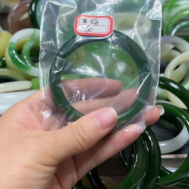 w***r未镶嵌手镯和田玉