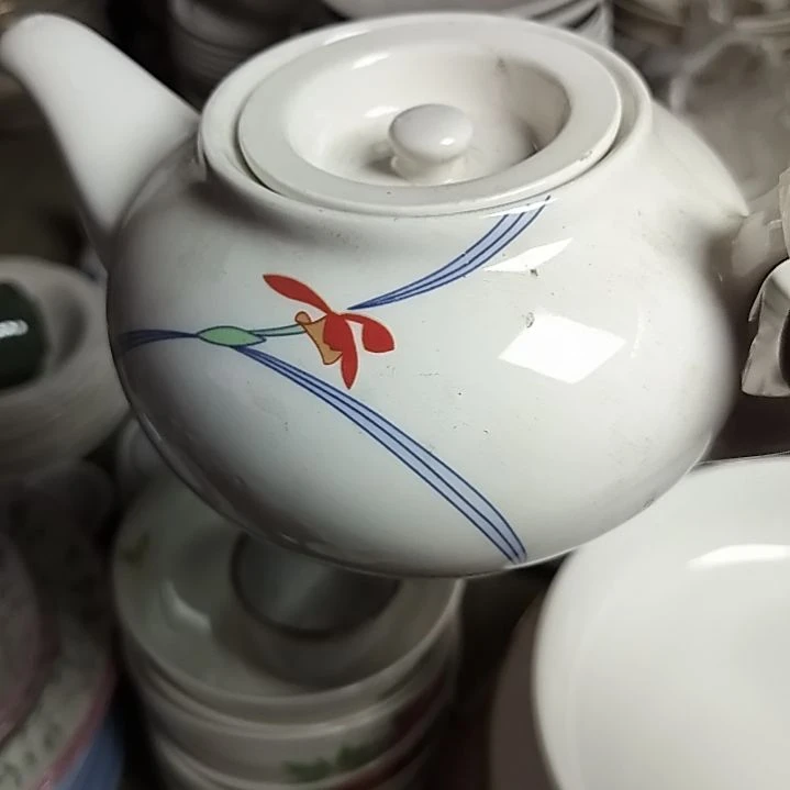 盘瓷片陶瓷杯盘壶碗都有