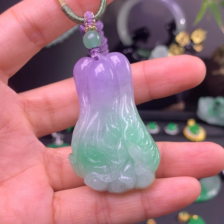 翡翠未镶嵌吊坠(赠链)