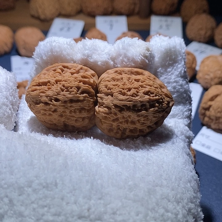 秒***桃核吊坠凹底拉丝南疆