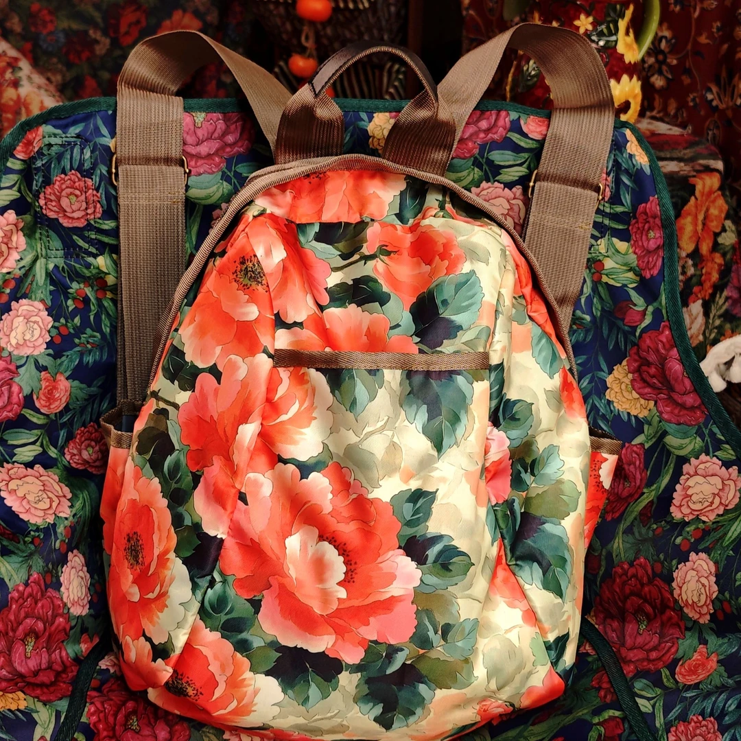 花卉休闲双肩包 旅游轻便书包多功能牛津布背包