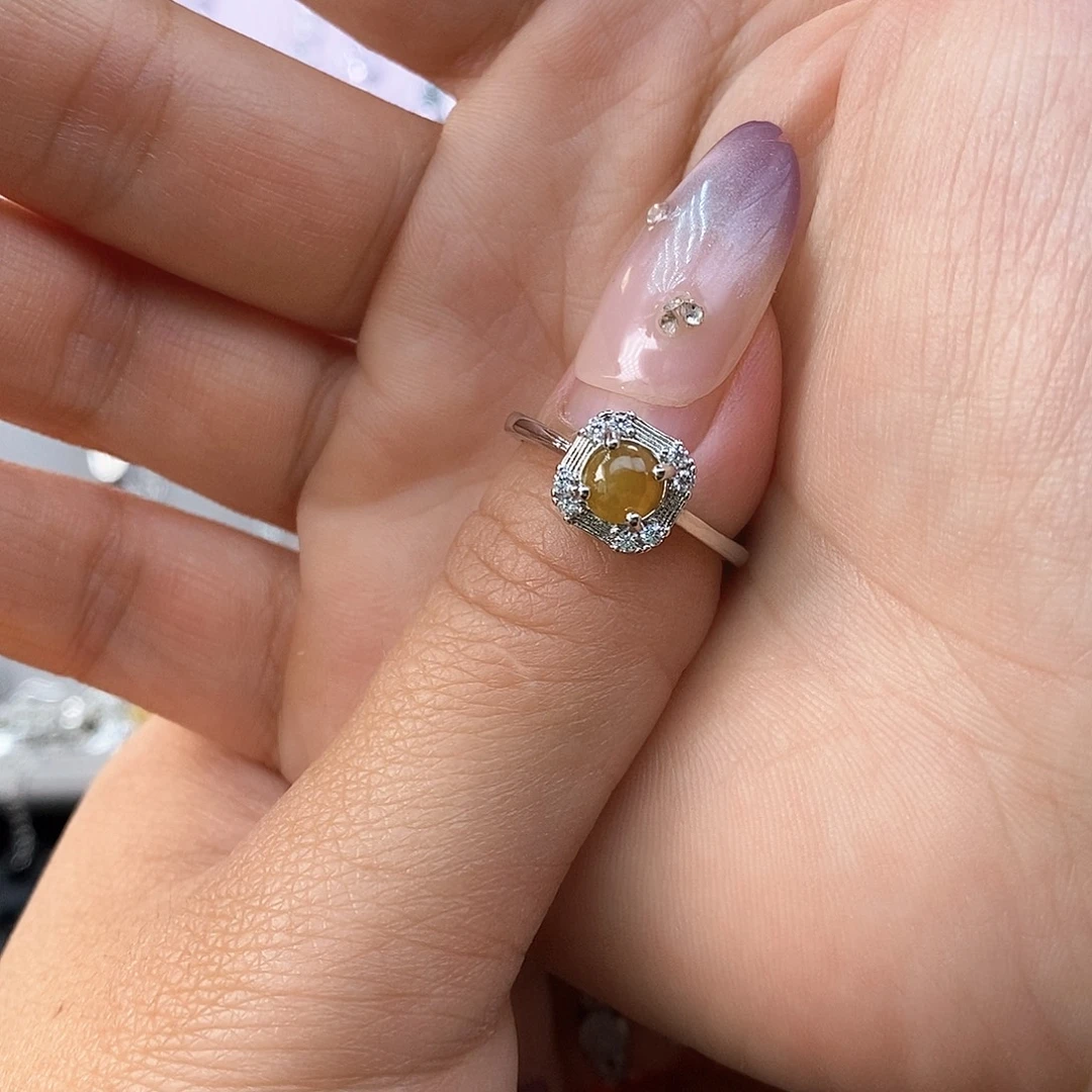 米***辣翡翠未镶嵌戒指缅甸