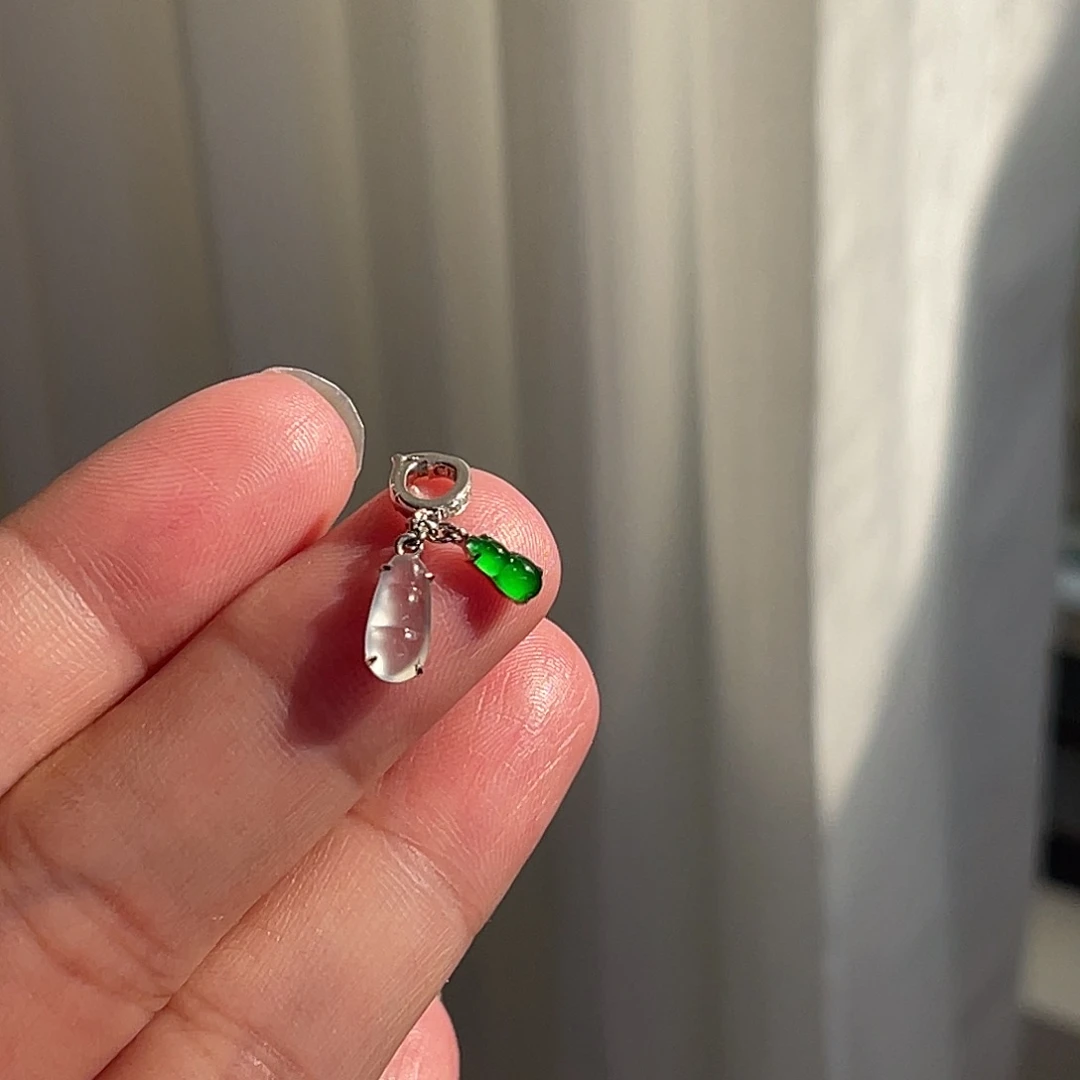 翡翠18K金镶嵌颈饰福豆葫芦