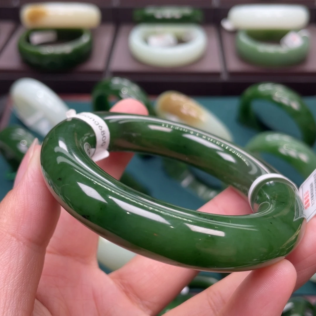 和田玉（碧玉）未镶嵌手镯
