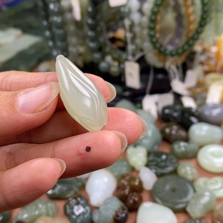 和田玉未镶嵌颈饰予