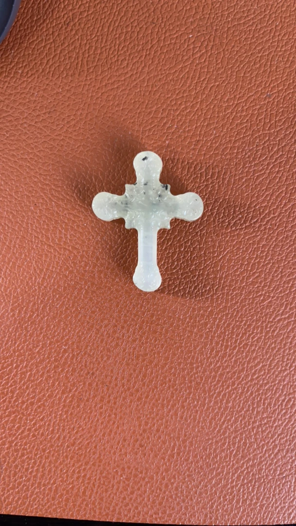 岫玉十字架吊坠