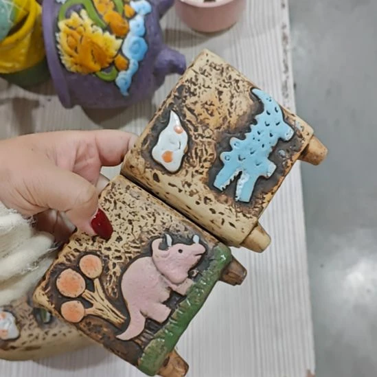 当场拍满15元发货不凑不发，花盆盆口不方不圆有针孔黑点是正常的，