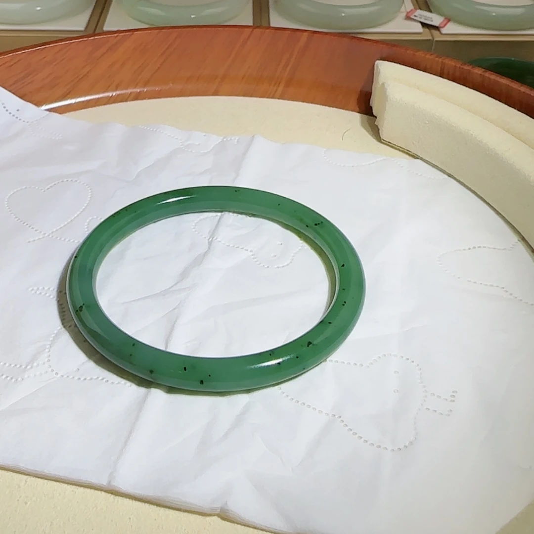 【闪购商品】和田玉手镯未镶嵌好**?