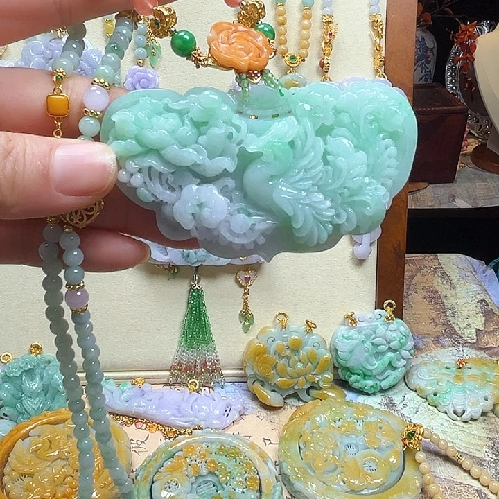 翡翠颈饰未镶嵌天然翡翠