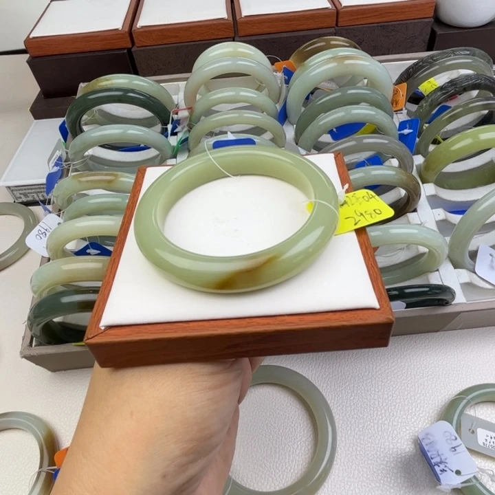 未镶嵌手镯和田玉七月