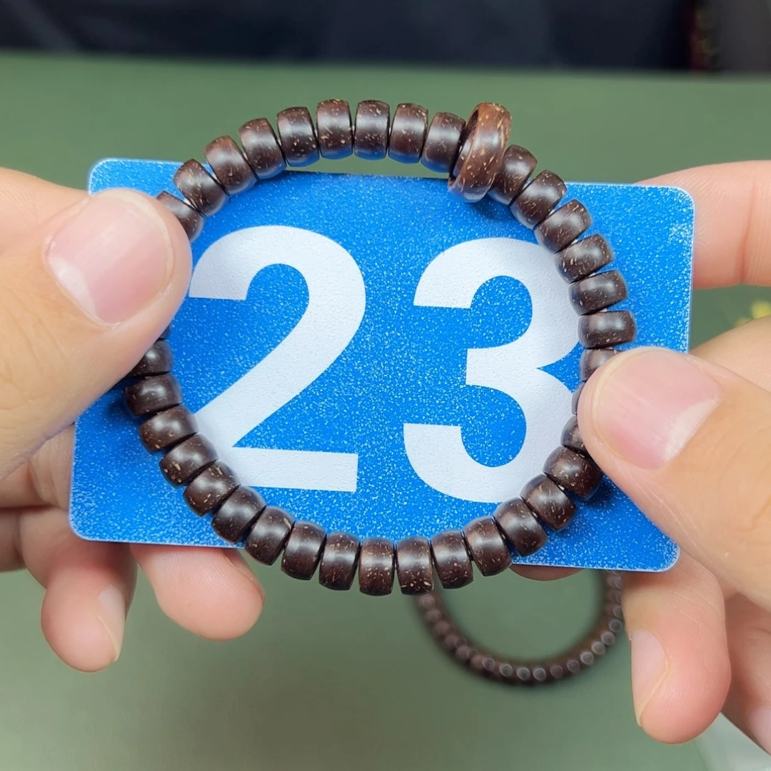 吊坠椰蒂85椰蒂。 23