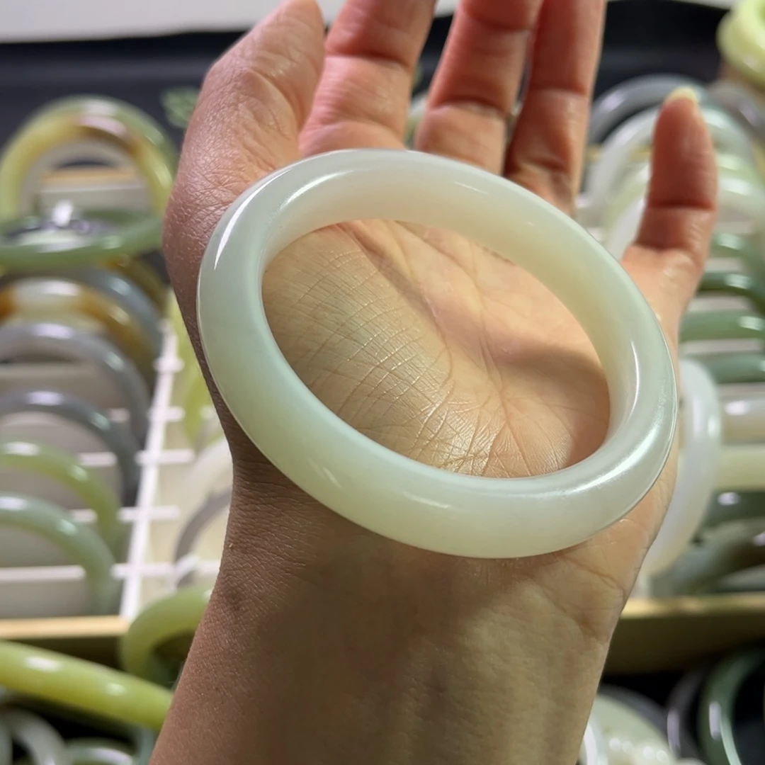 和田玉手镯56.5圈未镶嵌旺*