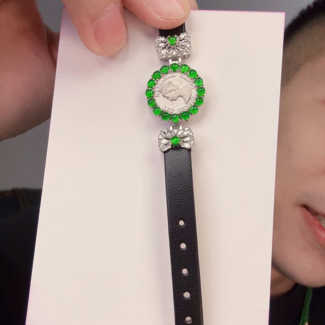 翡翠颈饰未镶嵌一件