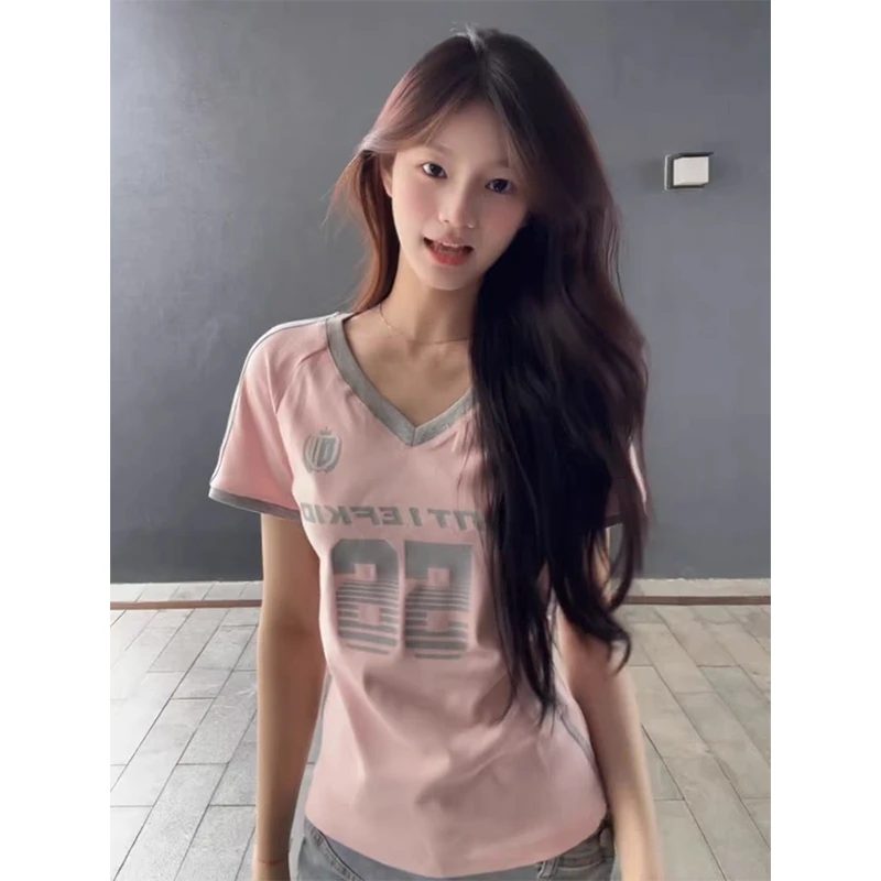 美式短款时尚V领短袖球衣t恤女粉色2026新款显瘦修身甜辣妹上衣