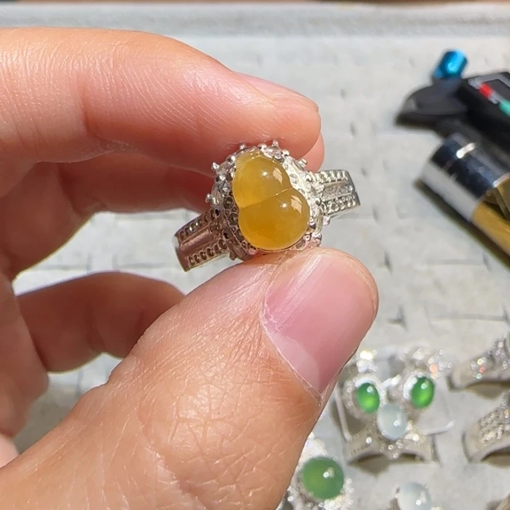 定制翡翠未镶嵌翡翠