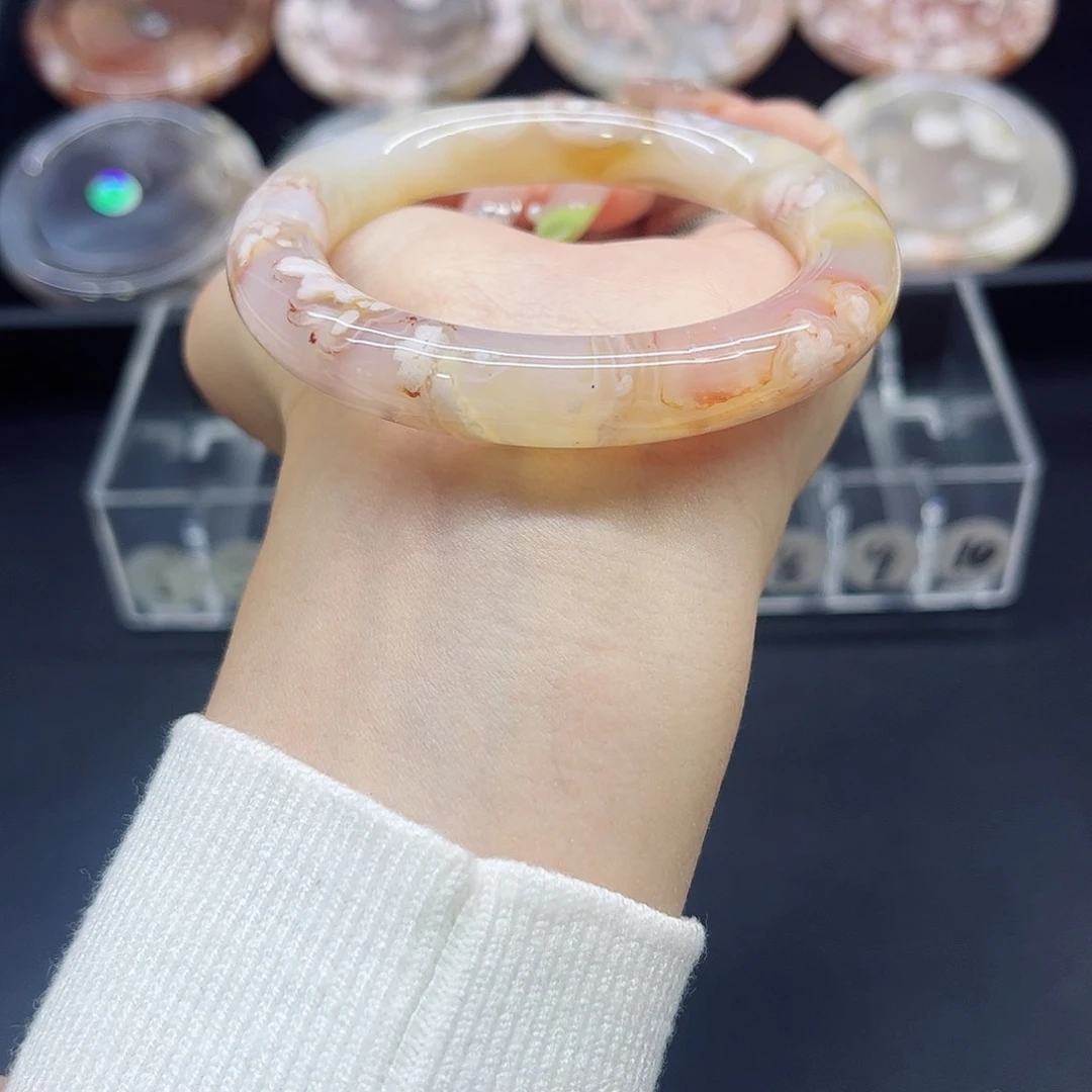 玛瑙/玉髓手镯未镶嵌52