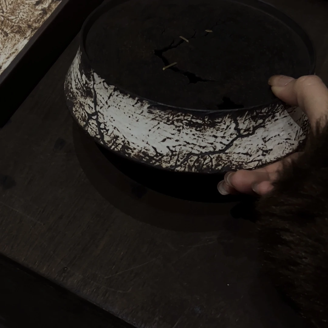 瓷片陶瓷。     陶瓷。