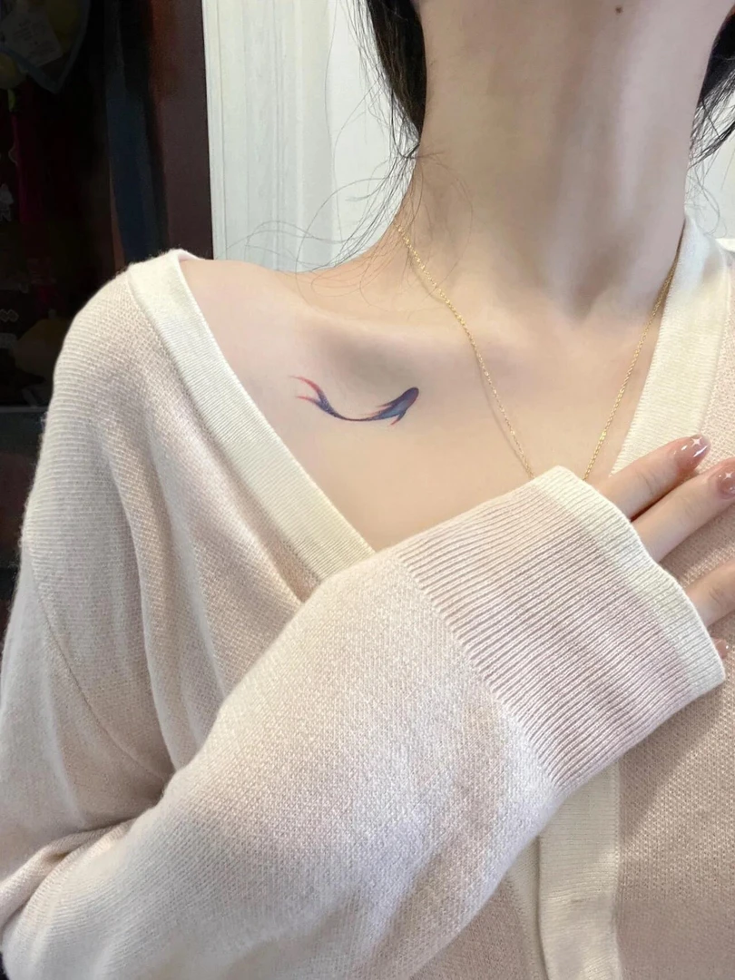 爆款蓝紫色好运锦鲤手腕彩色纹身贴纸防水持久甜酷个性少女锁骨