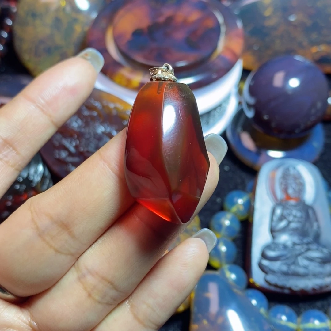 雪***儿未镶嵌琥珀裸石珀