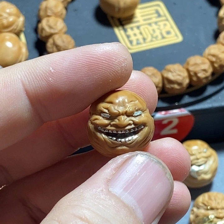 猴头核桃把件银镶嵌