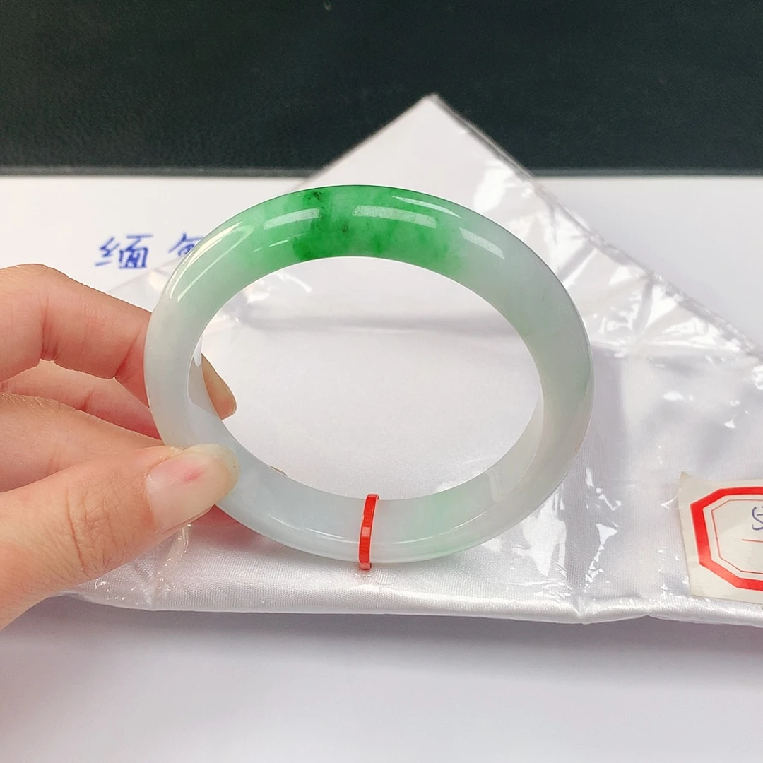 翡翠未镶嵌手镯123
