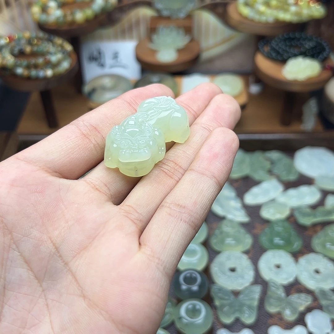 蛇纹石玉合金颈饰