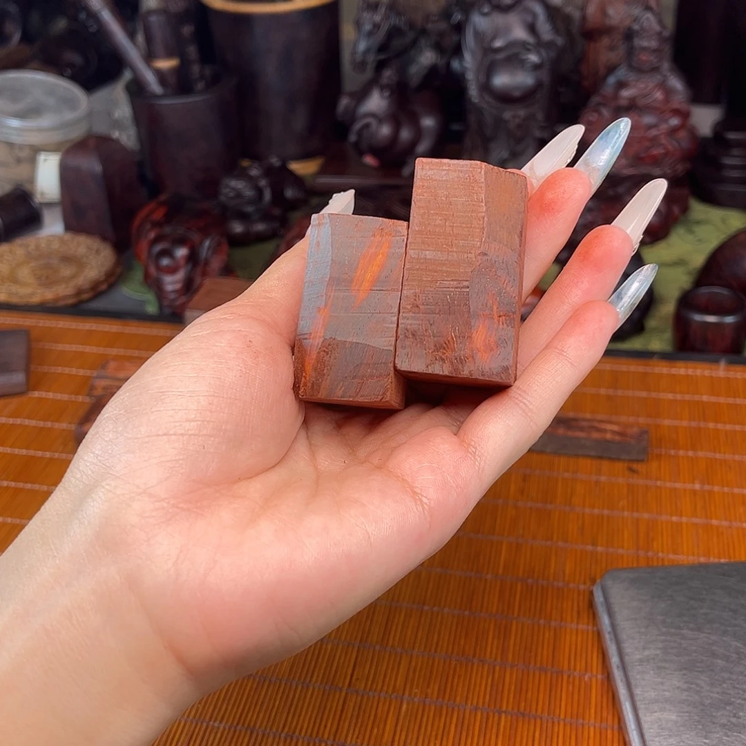 Y***D檀香紫檀（小叶紫檀）