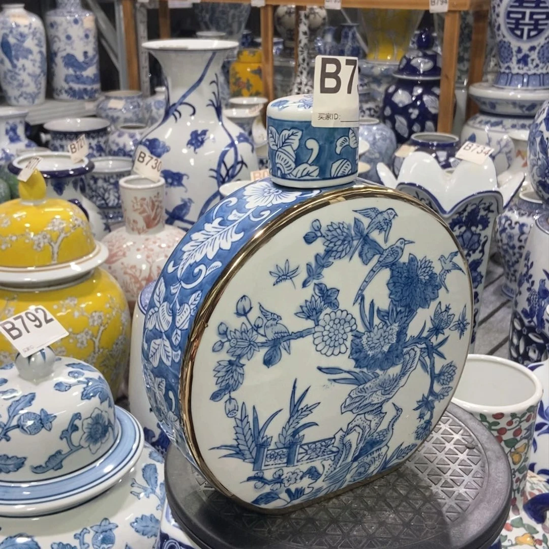 摆件花瓶手绘釉下彩