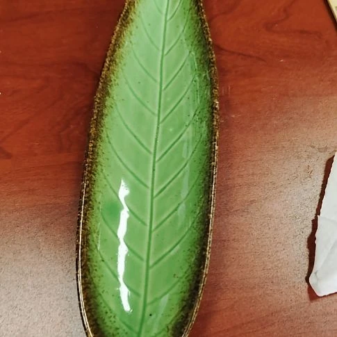 瓷片瓷片，各种摆件，均有瑕疵。沙锅！
