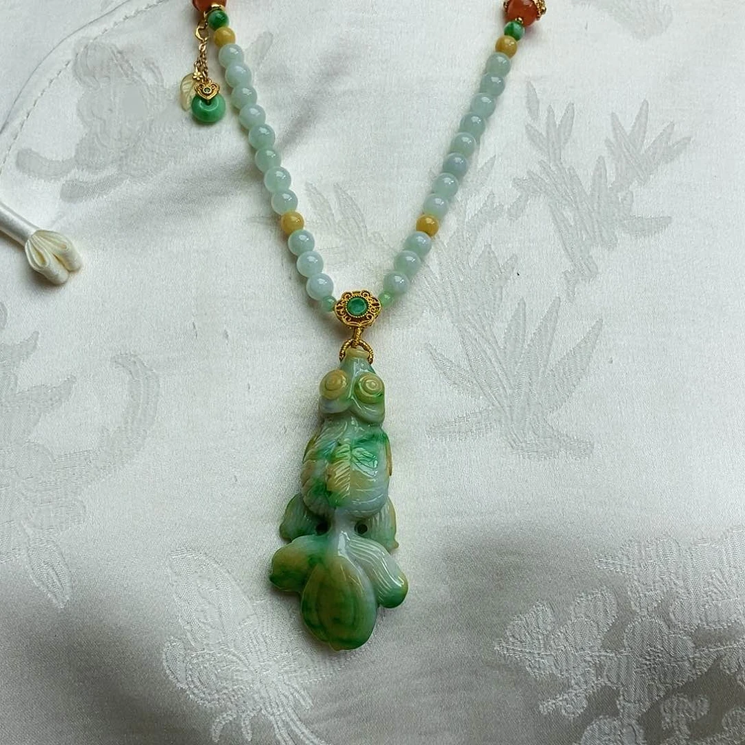 翡翠颈饰未镶嵌天然