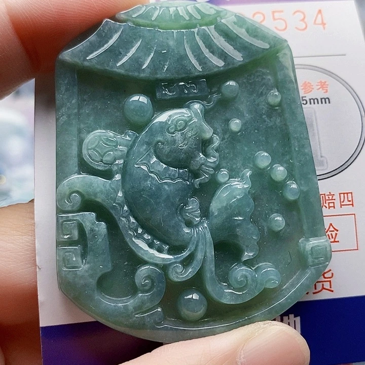 吊坠(不含链)未镶嵌翡翠