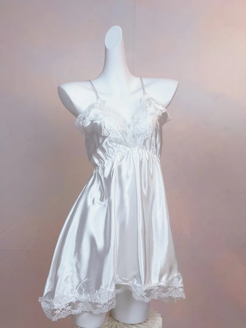 【纯爱】甜妹少女法式吊带睡裙