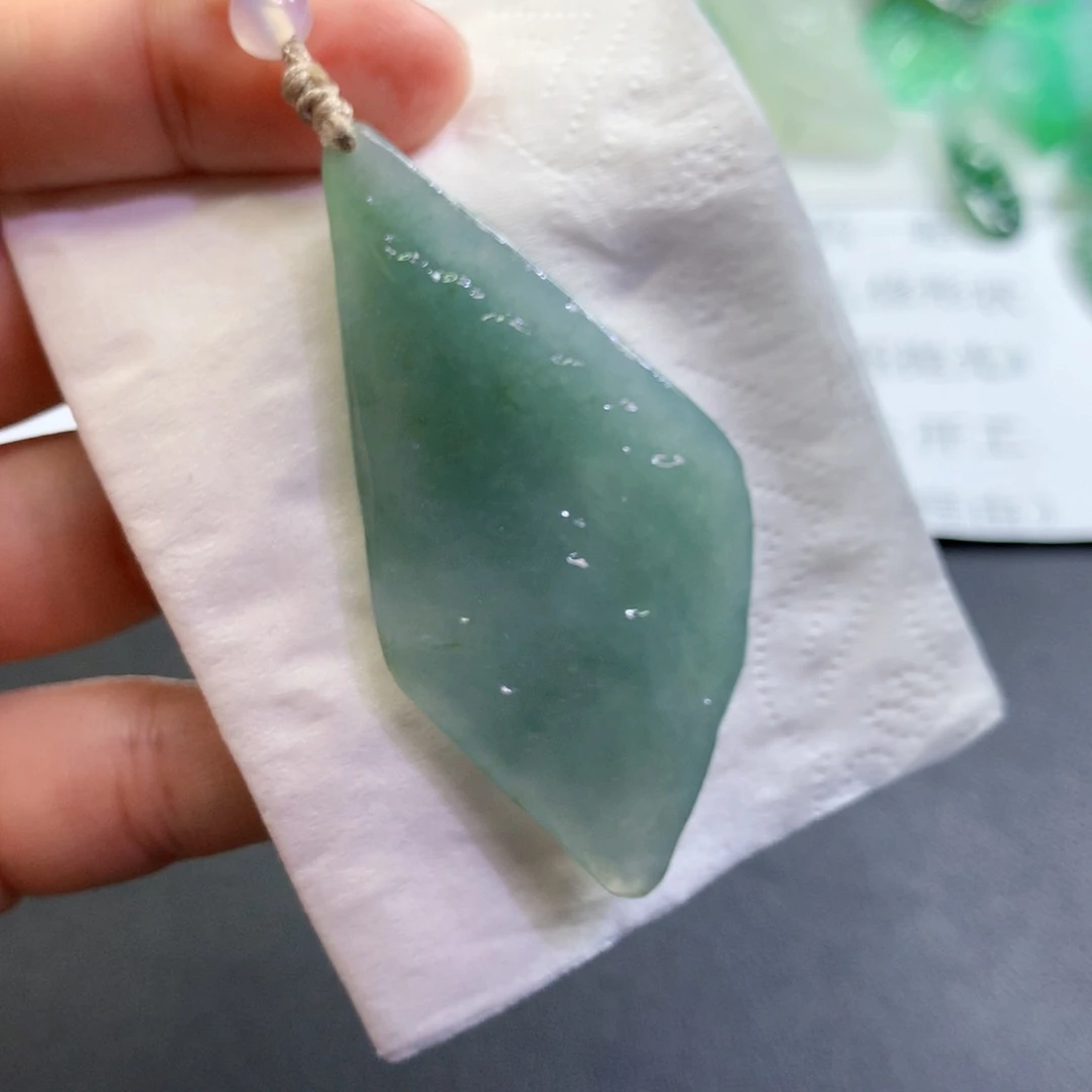 【闪购商品】翡翠吊坠(不含链)未镶嵌