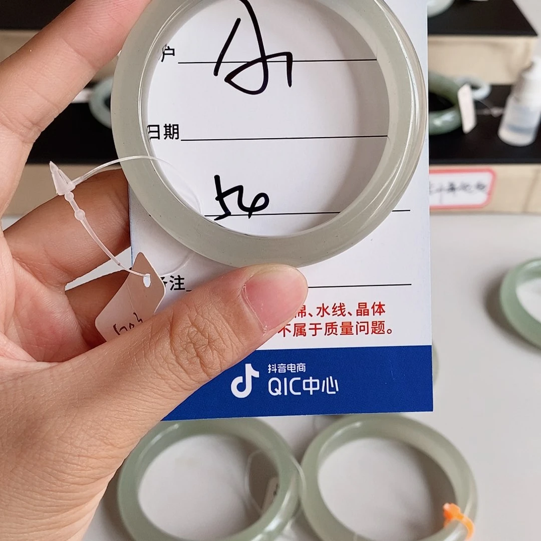 ****石英质玉手镯未镶嵌