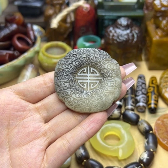 蛇纹石玉未镶嵌颈饰