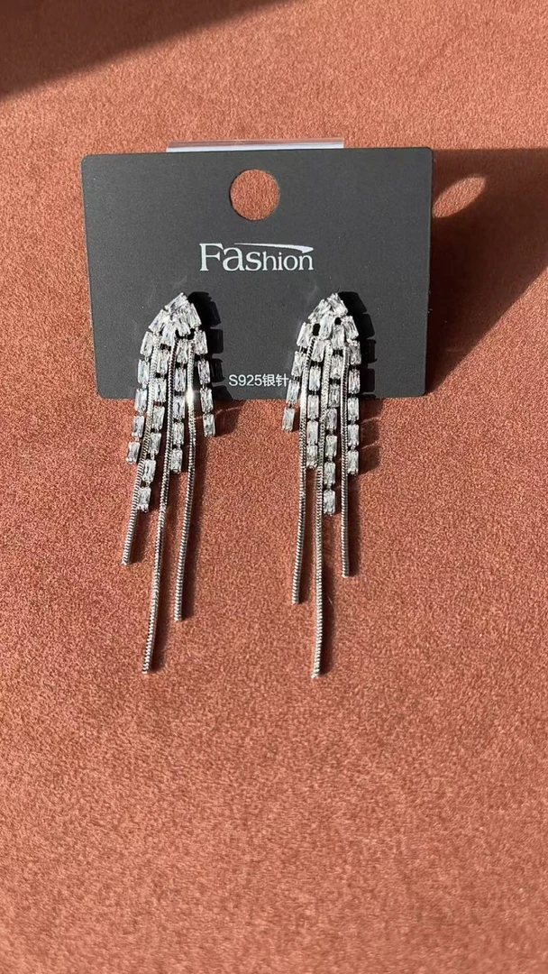 铜合金锆石耳饰 精致短款锆石流苏耳环时尚百搭款0359