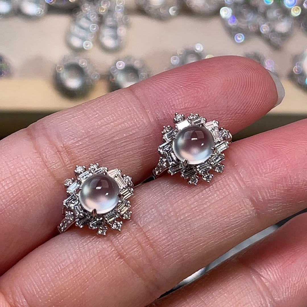 翡翠18K金镶嵌耳饰玻璃种冰蛋