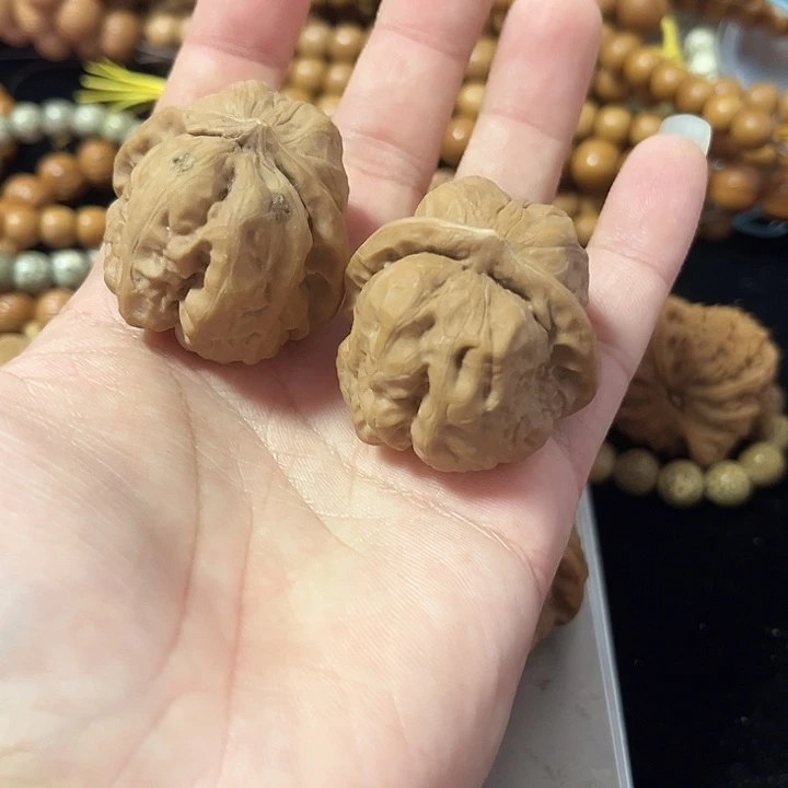 文玩核桃把件39左右瑕疵蛤蟆头，编号00044