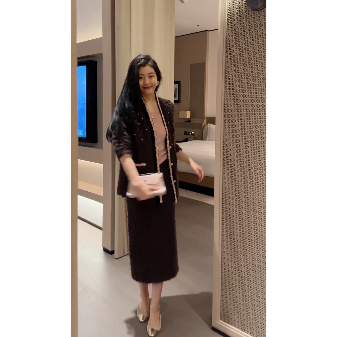 N.COU妮蔻25冬新款轻奢重工钉钻撞色针织外套半裙两件套装DY10355