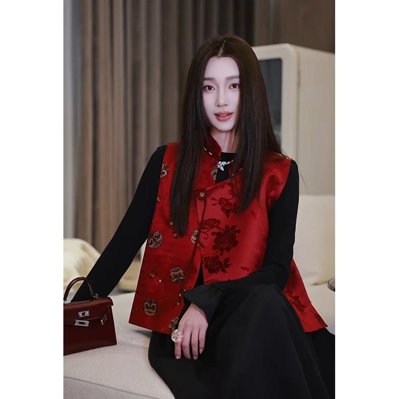 新年战袍新中式国风高级感洋气独特别致红色盘扣立领马甲上衣女秋
