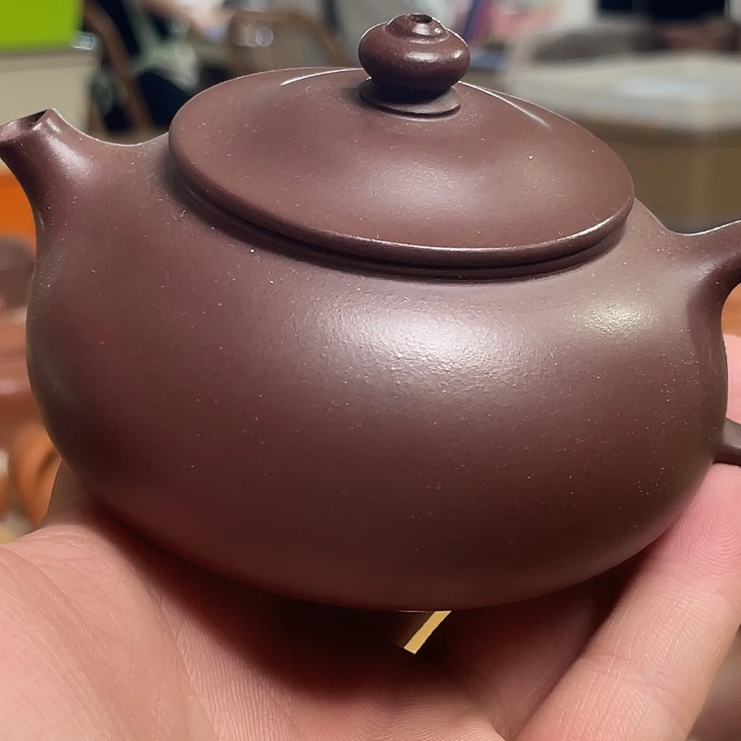 茶壶紫砂底槽清。        微瑕寒江刘